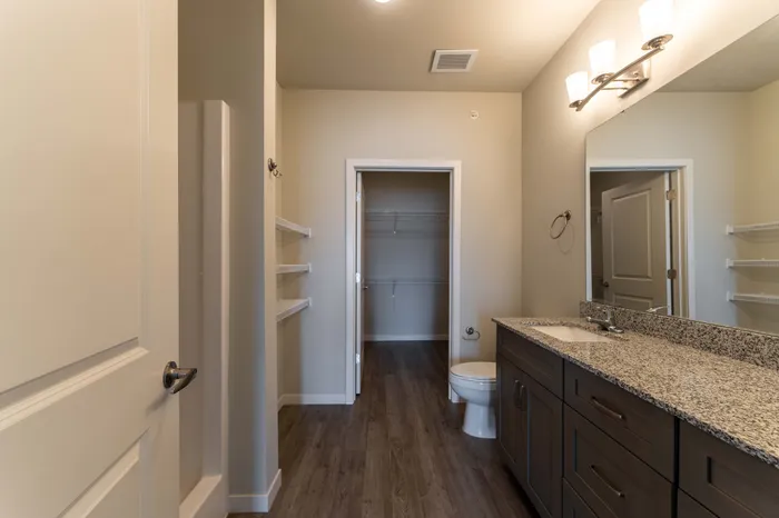 Monarch-Apartments-Springfield-Missouri-Three-Bedroom-A-Primary-Bathroom