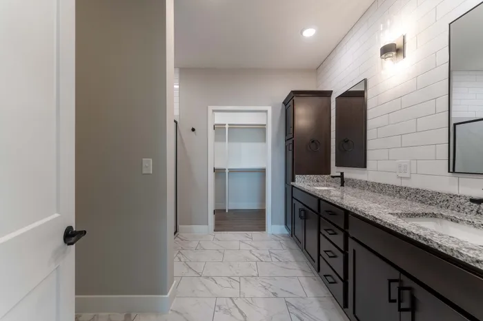 Villas-At-Anthony-Park-55-Plus-South-Springfield-Missouri-Three-Bedroom-Home-Primary-Bathroom