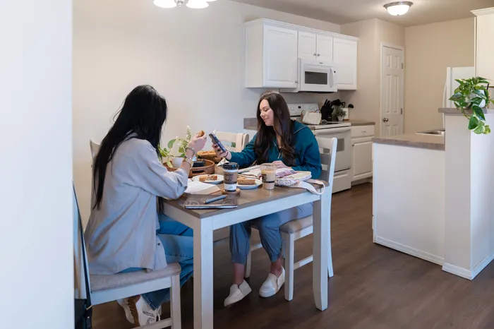 Coryell-Crossing-Apartments-For-Rent-Springfield-Missouri-W-Sunshine-St-Dining-Room