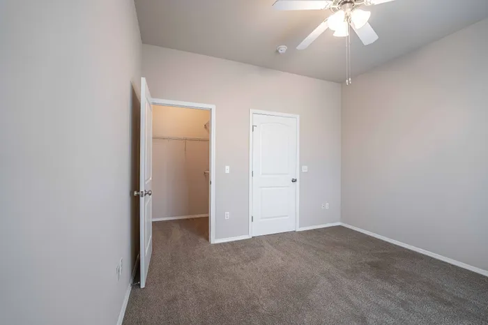 The-Abbey-Apartments-Springfield-Missouri-Three-Bedroom-Deluxe-Third-Bedroom-Closet