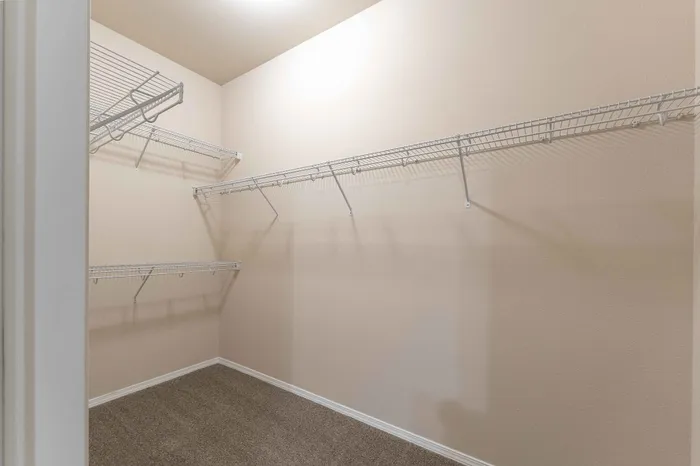 The-Abbey-Apartments-Springfield-Missouri-Three-Bedroom-Deluxe-Primary-Bedroom-Closet