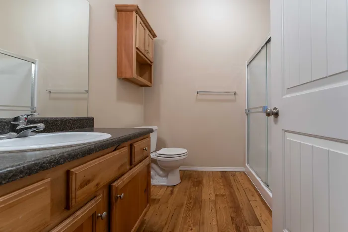 The-Abbey-Apartments-Springfield-Missouri-Three-Bedroom-Deluxe-Secondary-Bathroom