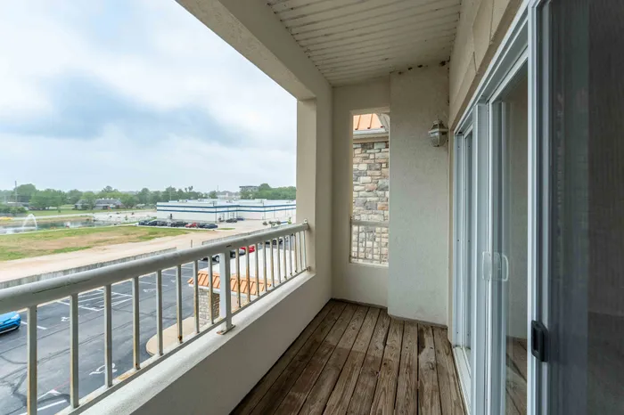 The-Abbey-Apartments-Springfield-Missouri-Three-Bedroom-Deluxe-Private-Balcony