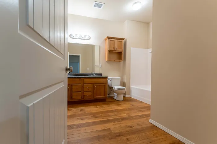The-Abbey-Apartments-Springfield-Missouri-Three-Bedroom-Deluxe-Primary-Bathroom