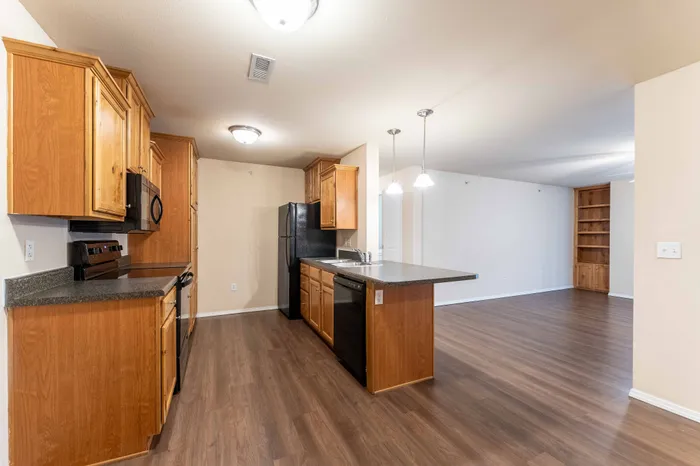 The-Abbey-Apartments-Springfield-Missouri-Three-Bedroom-Premium-Kitchen-View-From-Dining