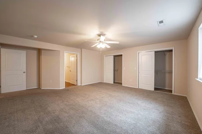 The-Abbey-Apartments-Springfield-Missouri-Three-Bedroom-Premium-Primary-Bedroom-Closet