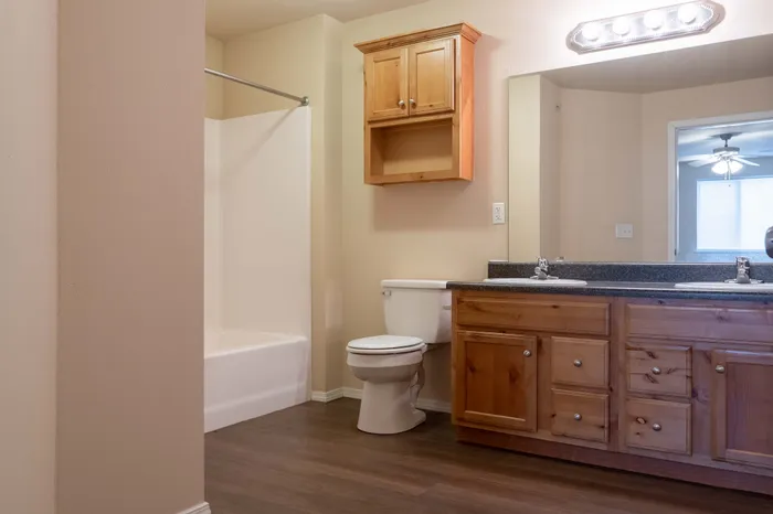 The-Abbey-Apartments-Springfield-Missouri-Three-Bedroom-Premium-Primary-Bathroom