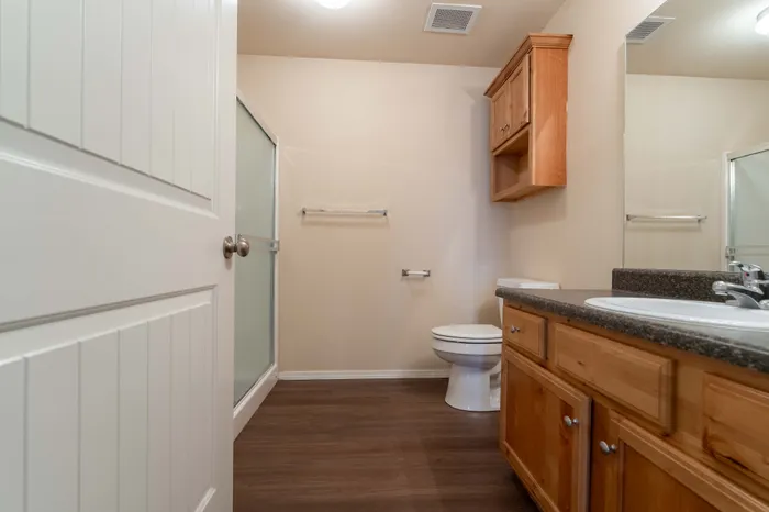 The-Abbey-Apartments-Springfield-Missouri-Three-Bedroom-Premium-Secondary-Bathroom
