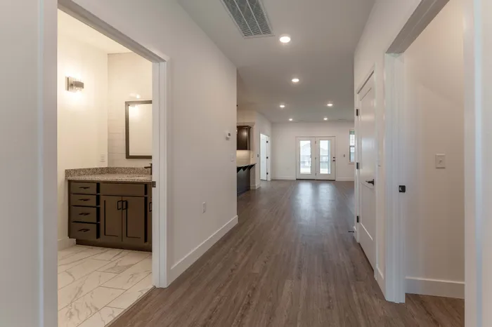 Villas-At-Anthony-Park-55-Plus-Springfield-Missouri-Homes-Two-Bedroom-Unit-209B-Entrance-Hallway