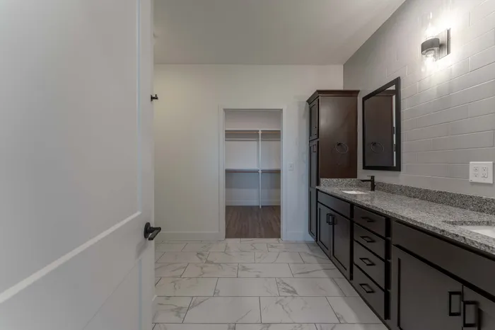 Villas-At-Anthony-Park-55-Plus-Springfield-Missouri-Homes-Two-Bedroom-Unit-209B-Primary-Bathroom-And-Closet