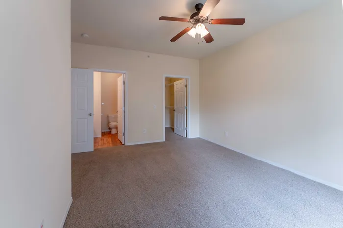 Martin-Riley-Apartment-Homes-Springfield-Missouri-Three-Bedroom-Primary-Bathroom-And-Closet