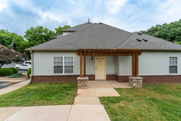 Martin-Riley-Apartment-Homes-Springfield-Missouri-Three-Bedroom-Front-Patio