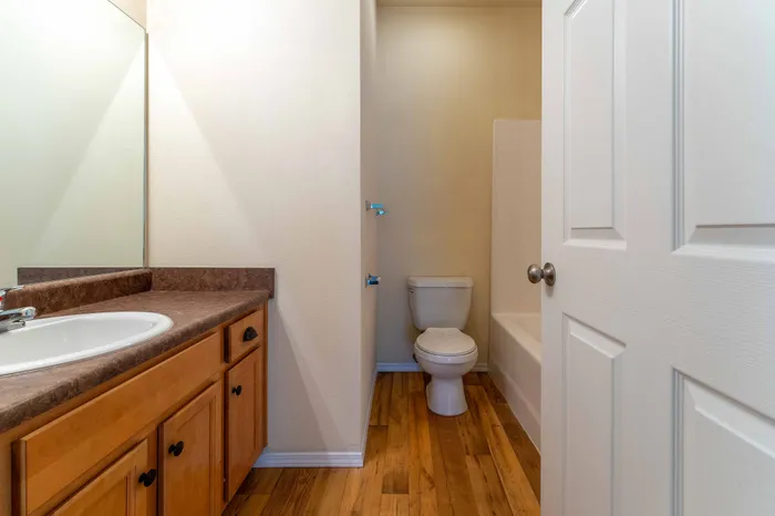 Martin-Riley-Apartment-Homes-Springfield-Missouri-Three-Bedroom-Primary-Bathroom
