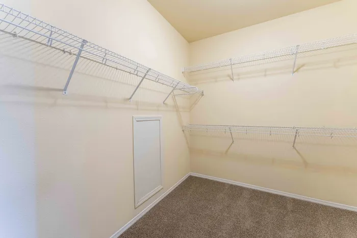 Martin-Riley-Apartment-Homes-Springfield-Missouri-Three-Bedroom-Third-Bedroom-Closet