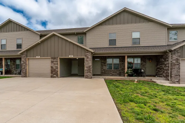 Oakwood-Heights-Townhomes-For-Rent-Republic-Missouri-Phase-2-Three-Bedroom-Unit-602-Driveway-And-Garage