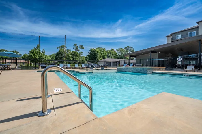 Monarch-Apartments-For-Rent-Springfield-Missouri-Amenities-Swimming-Pool-Ladder