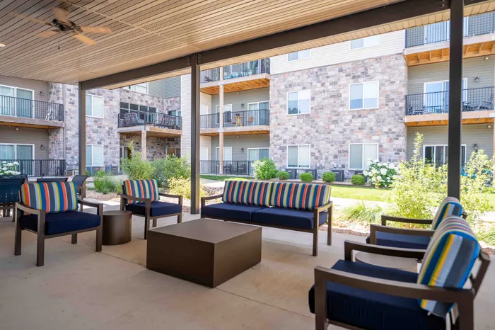 Monarch-Apartments-For-Rent-Springfield-Missouri-Amenities-Swimming-Pool-Covered-Seating
