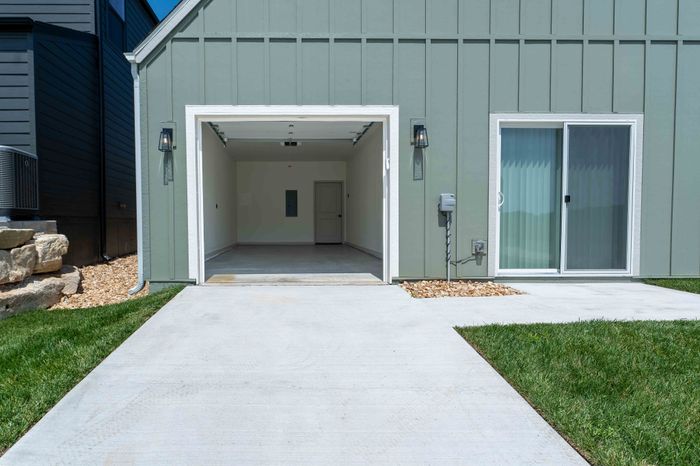 Owen-Silos-Subdivision-South-Springfield-Missouri-The-Watts-5731-Two-Bedroom-Home-Garage-View-From-Driveway