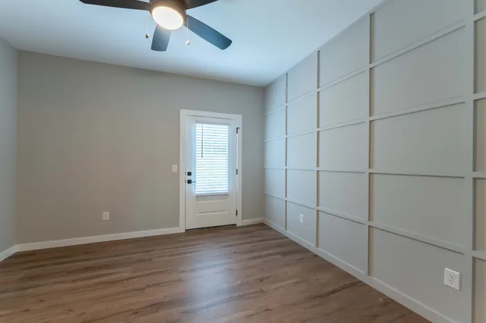 Owen-Silos-Subdivision-Springfield-Missouri-Brooks-Four-Bedroom-Primary-Bedroom-Accent-Wall