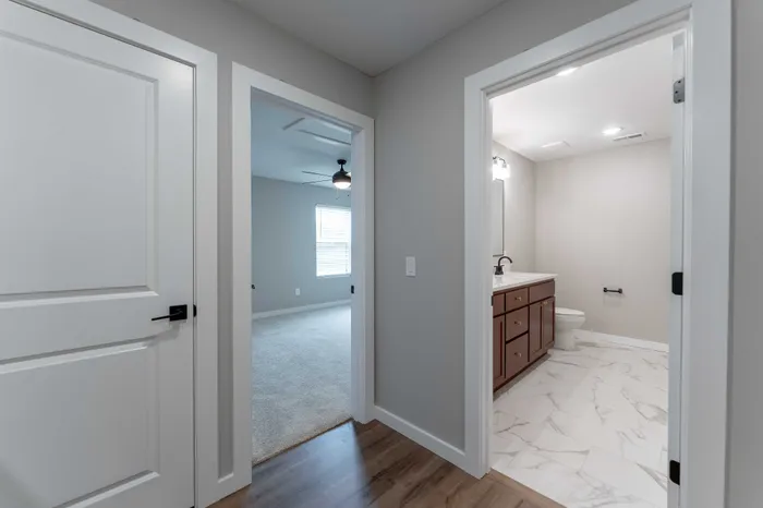 Owen-Silos-Subdivision-Springfield-Missouri-Brooks-Four-Bedroom-Upstairs-Hallway