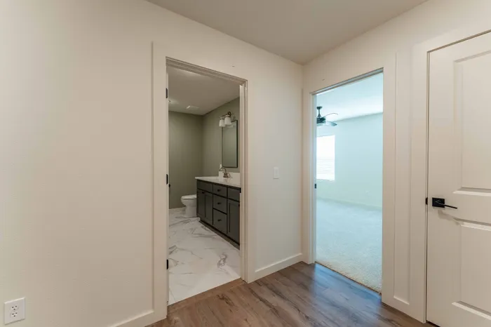 Owen-Silos-Subdivision-Springfield-Missouri-Glasford-Four-Bedroom-Upstairs-Hallway
