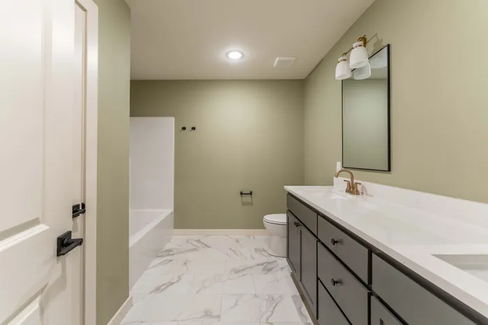 Owen-Silos-Subdivision-Springfield-Missouri-Glasford-Four-Bedroom-Secondary-Bathroom