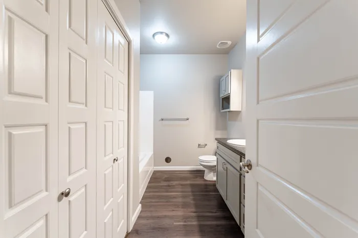 Coryell-Commons-55-Plus-Springfield-Missouri-Laney-Studio-Bathroom-And-Closet