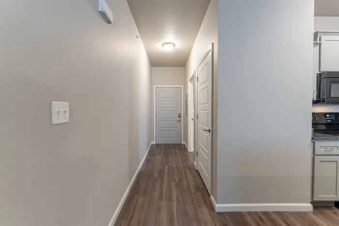 Coryell-Commons-55-Plus-Springfield-Missouri-Laney-Studio-Entrance-Hallway