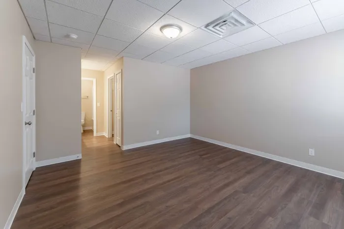Regency-Towers-Apartments-Rountree-Neighborhood-Springfield-MO-Remodeled-1-Bedroom-Primary-Bathroom-Entrance-Room-View