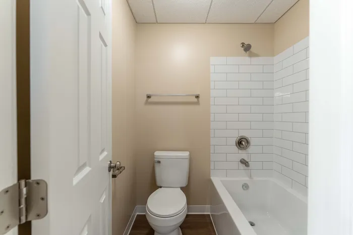 Regency-Towers-Apartments-Rountree-Neighborhood-Springfield-MO-Remodeled-1-Bedroom-Primary-Bathroom