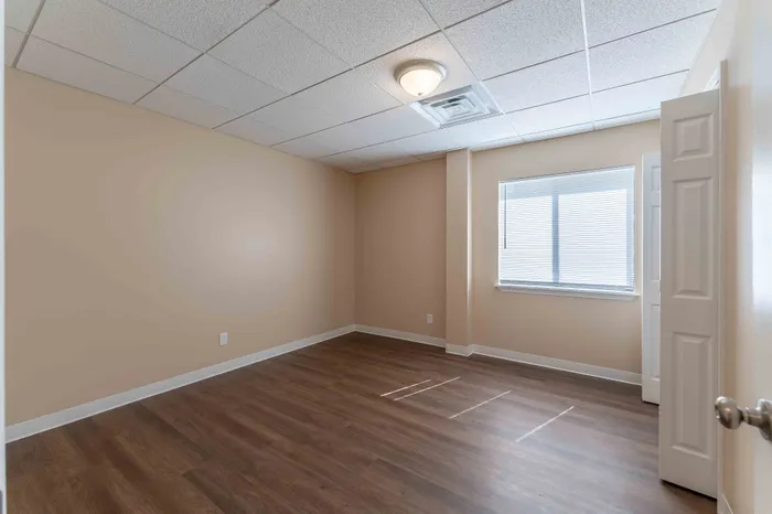 Regency-Towers-Apartments-Rountree-Neighborhood-Springfield-MO-Remodeled-2-Bedroom-Secondary-Bedroom