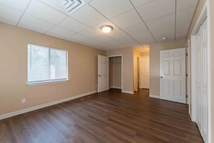 Regency-Towers-Apartments-Rountree-Neighborhood-Springfield-MO-Remodeled-2-Bedroom-Primary-Bedroom-Closet