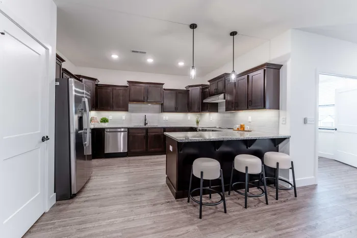 Villas-At-Anthony-Park-55-Plus-Springfield-Missouri-Homes-Staged-Two-Bedroom-Kitchen-And-Breakfast-Bar