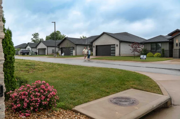 Villas-At-Anthony-Park-55-Plus-Community-Springfield-Missouri-Homes-Walking-The-Neighborhood