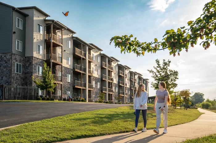 Monarch-Apartments-Springfield-Missouri-Ozark-Greenway-Trail-Access-Walking-With-Friends
