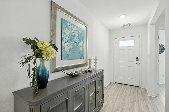 Villas at Oak Bend - Home Rentals Cullen foyer - Baton Rouge, LA