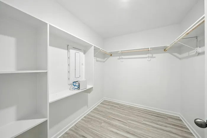 Cullen, Very Spacious Walk In Closet