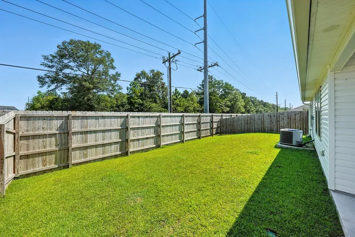 Villas at Oak Bend - Home Rentals private fenced back yard - Baton Rouge, LA