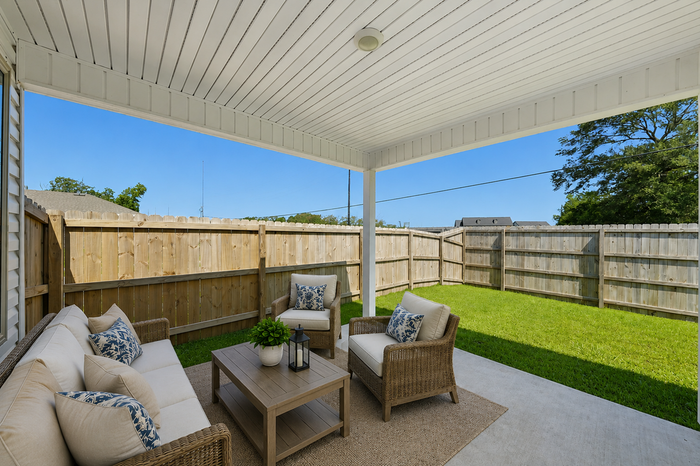 Villas at Oak Bend covered back porch - Baton Rouge, LA