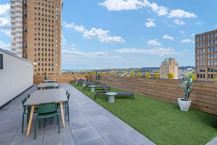 Spacious Sundeck With A View