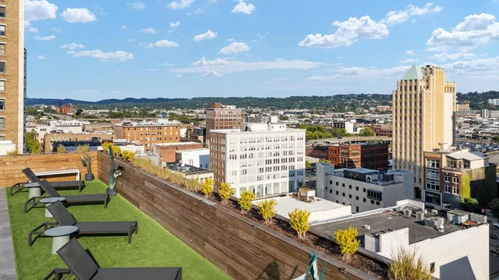 Sundeck With Skyline Views
