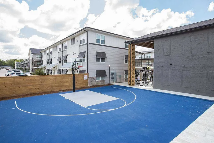 Outdoor basketball court and fitness area at Wildwood Baton Rouge student apartments near LSU