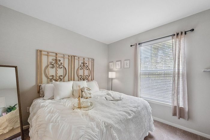 Centerville Manor - Cozy Bedroom