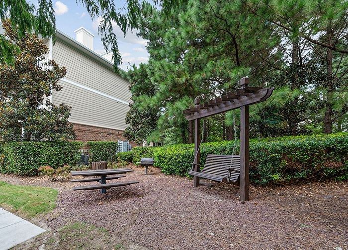 Centerville Manor - Garden Swing