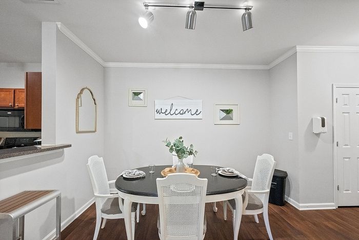 Centerville Manor - Dining Area