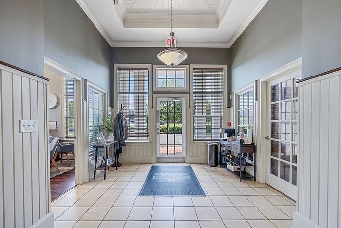 Centerville Manor - Bright Entrance Hall