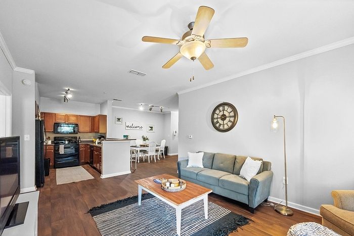 Centerville Manor - Cozy Living Room