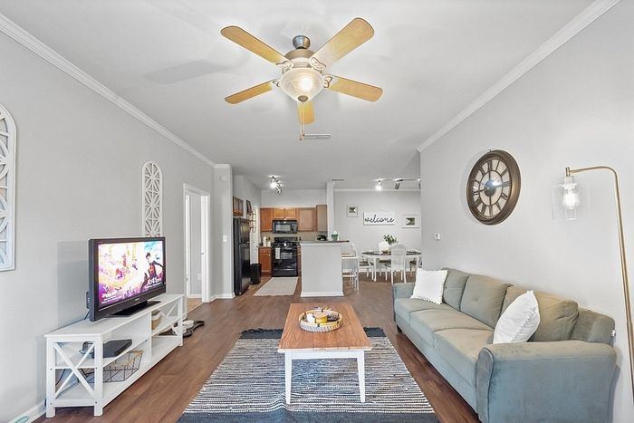 Centerville Manor - Cozy Living Area