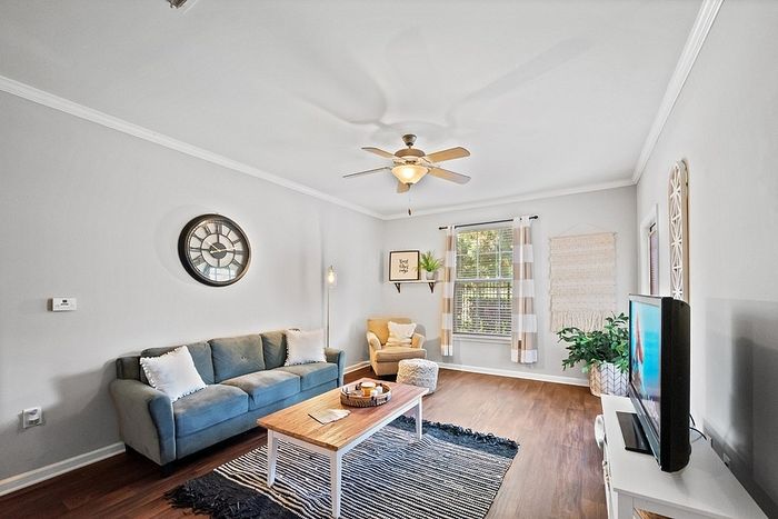 Centerville Manor - Cozy Living Room