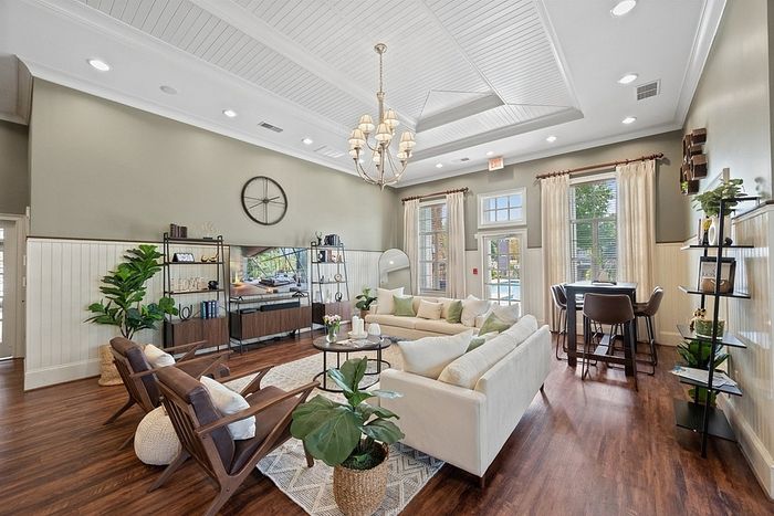 Centerville Manor - Elegant Lounge Area